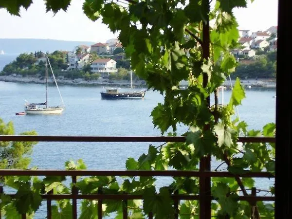Apartment In Okrug Gornji With Sea View, Balcony, Air Conditioning, Wifi 5106-1 Trogir